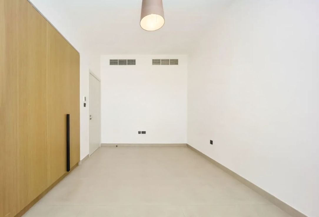 Golf Grove 3 bedroom villa for sale Dubai Hills Estate closet
