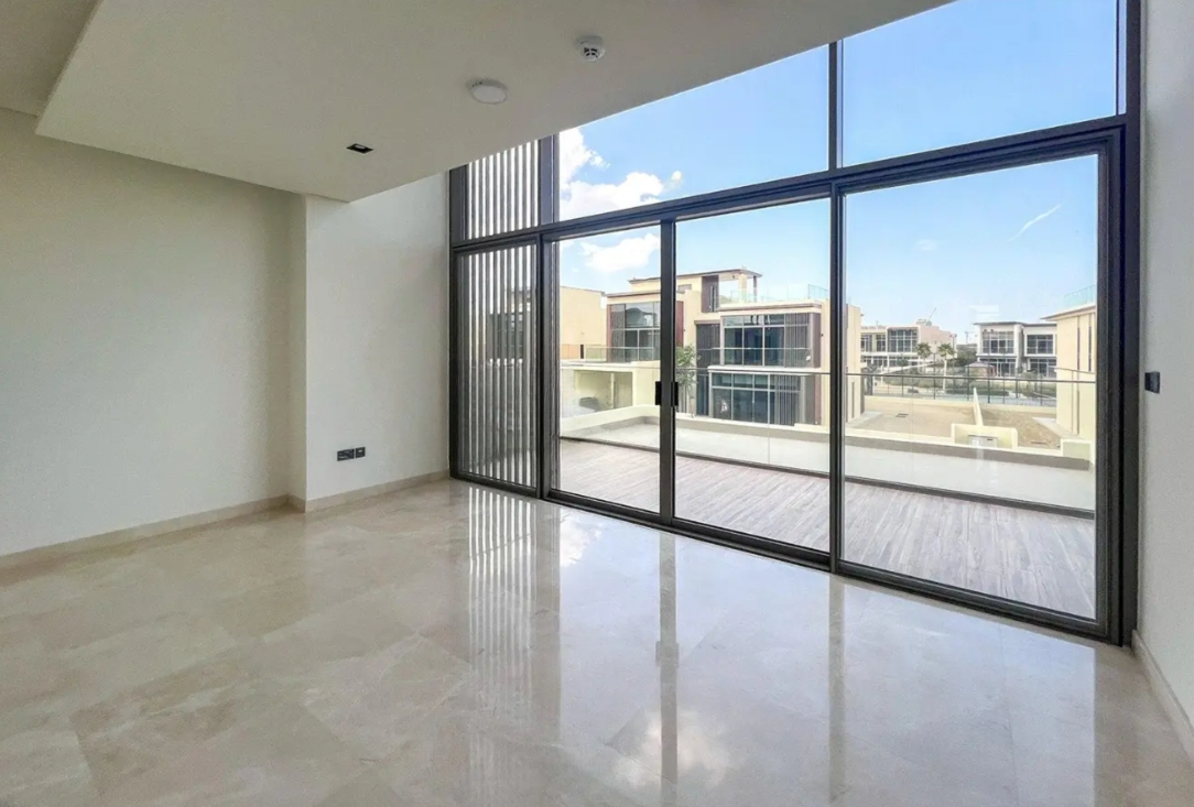 Golf Place II 4 bedroom villa for sale living area