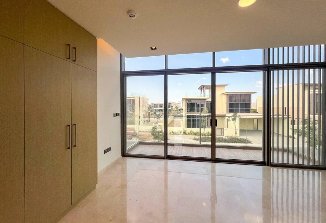 Golf Place II 4 bedroom villa for sale living