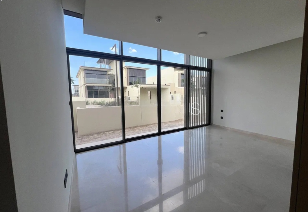 Golf Place II 4 bedroom villa for sale modern living room