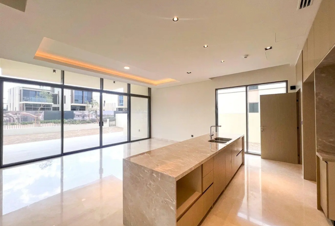 Golf Place II 4 bedroom villa for sale open kitchen