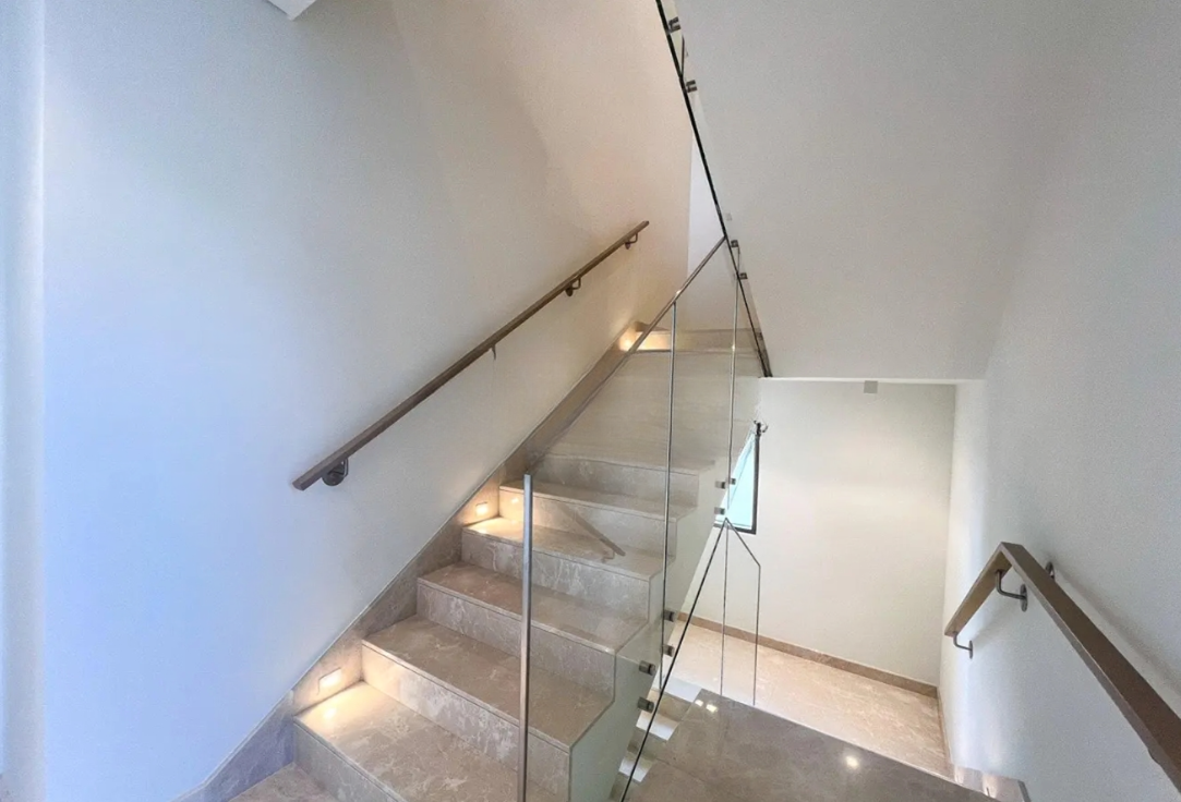Golf Place II 4 bedroom villa for sale stairs
