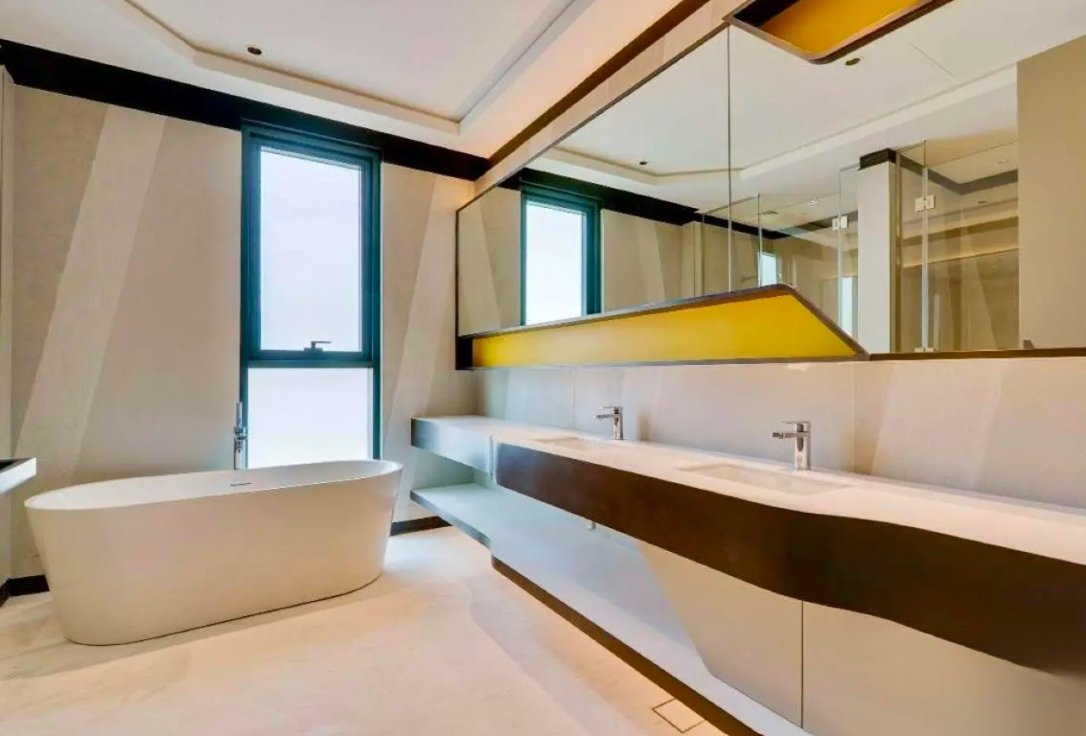 Lamborghini villas mansions Majestic Vistas DHE bathroom
