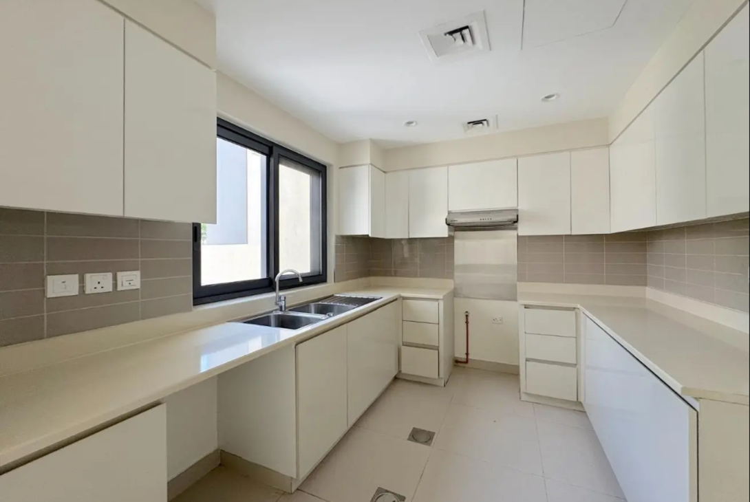 Maple townhouses for sale Dubai Hills Estate closed kitchen