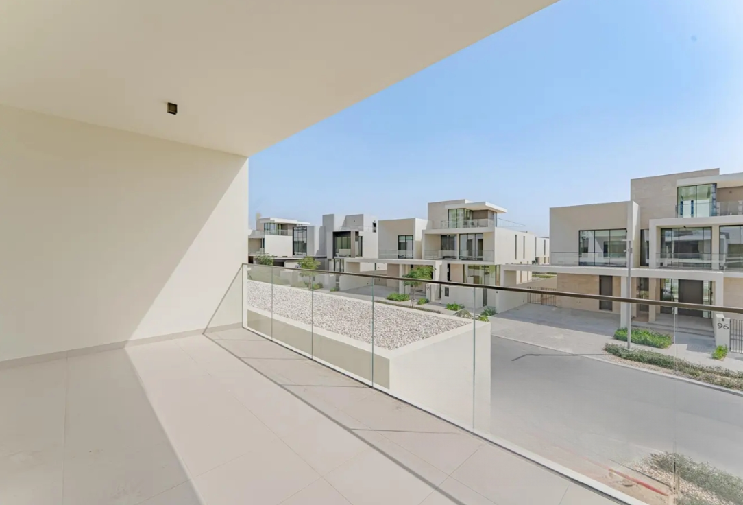 Address Hillcrest 5 bedroom resale balcony