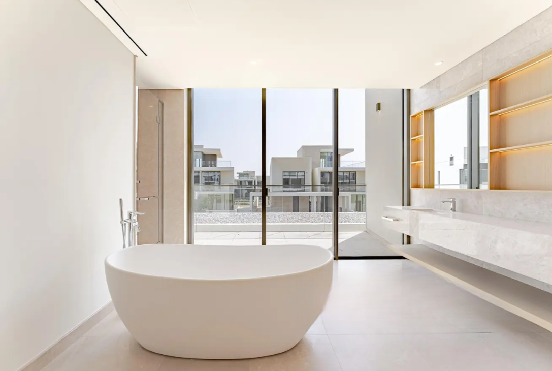 Address Hillcrest 5 bedroom resale bathroom