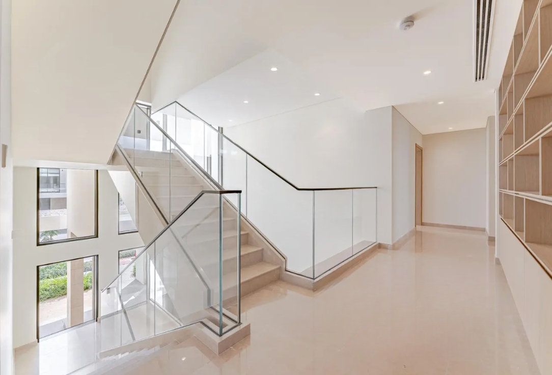 Address Hillcrest 5 bedroom resale double height