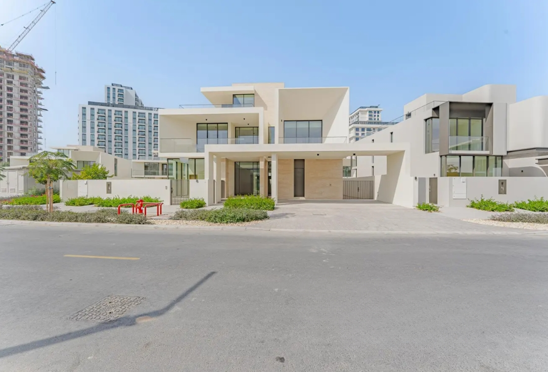 Address Hillcrest 5 bedroom resale exterior