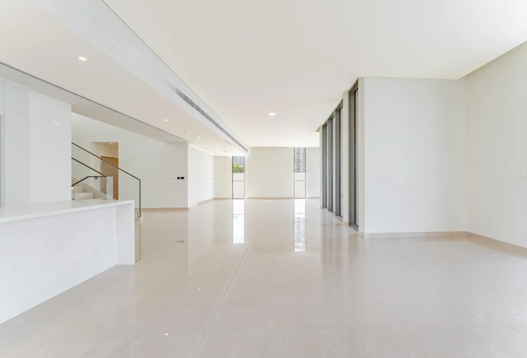 Address Hillcrest 5 bedroom resale living area