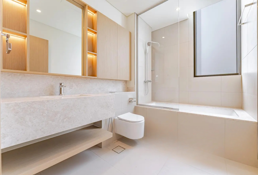 Address Hillcrest 5 bedroom resale master-bathroom