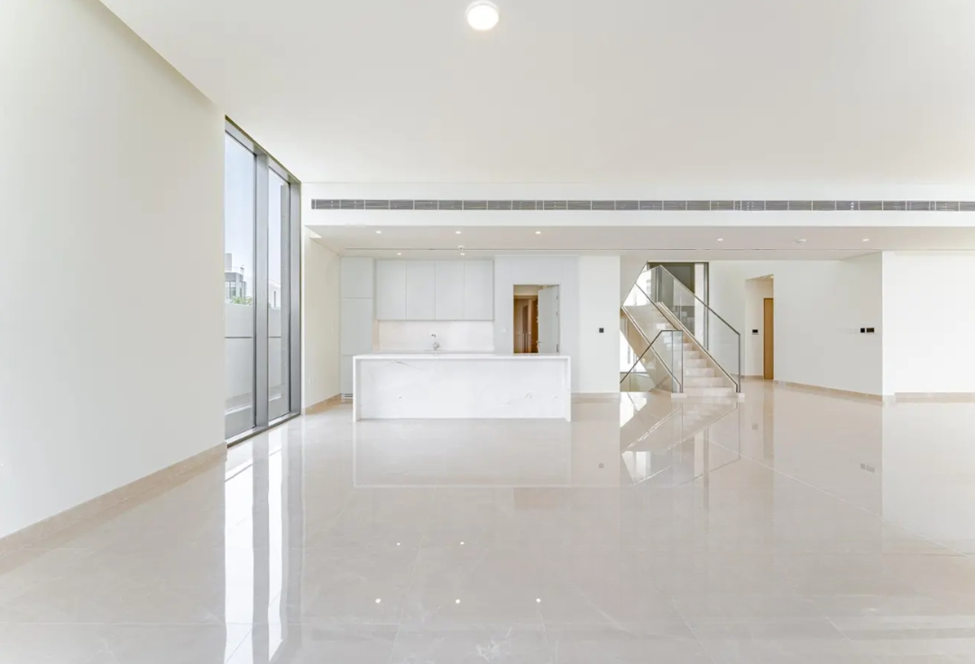 Address Hillcrest 5 bedroom resale open kitchen