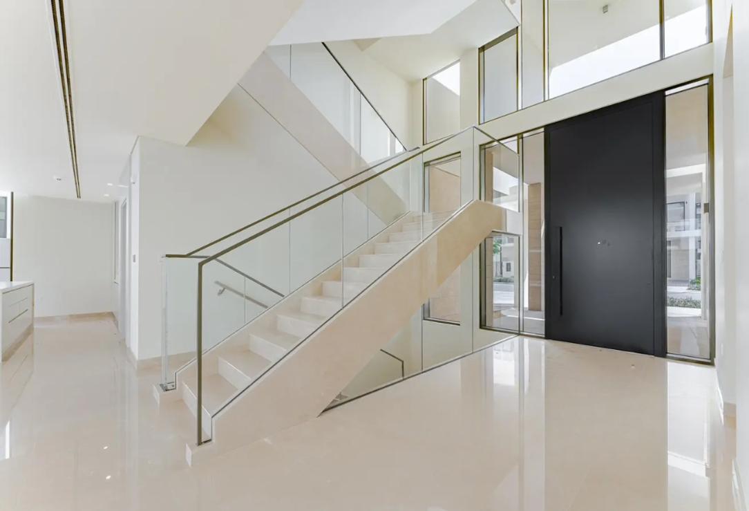 Address Hillcrest 5 bedroom resale stairs