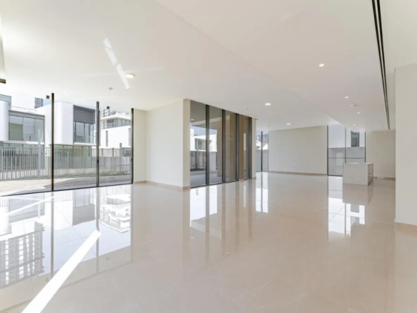 Address Hillcrest 5 bedroom resale vacant