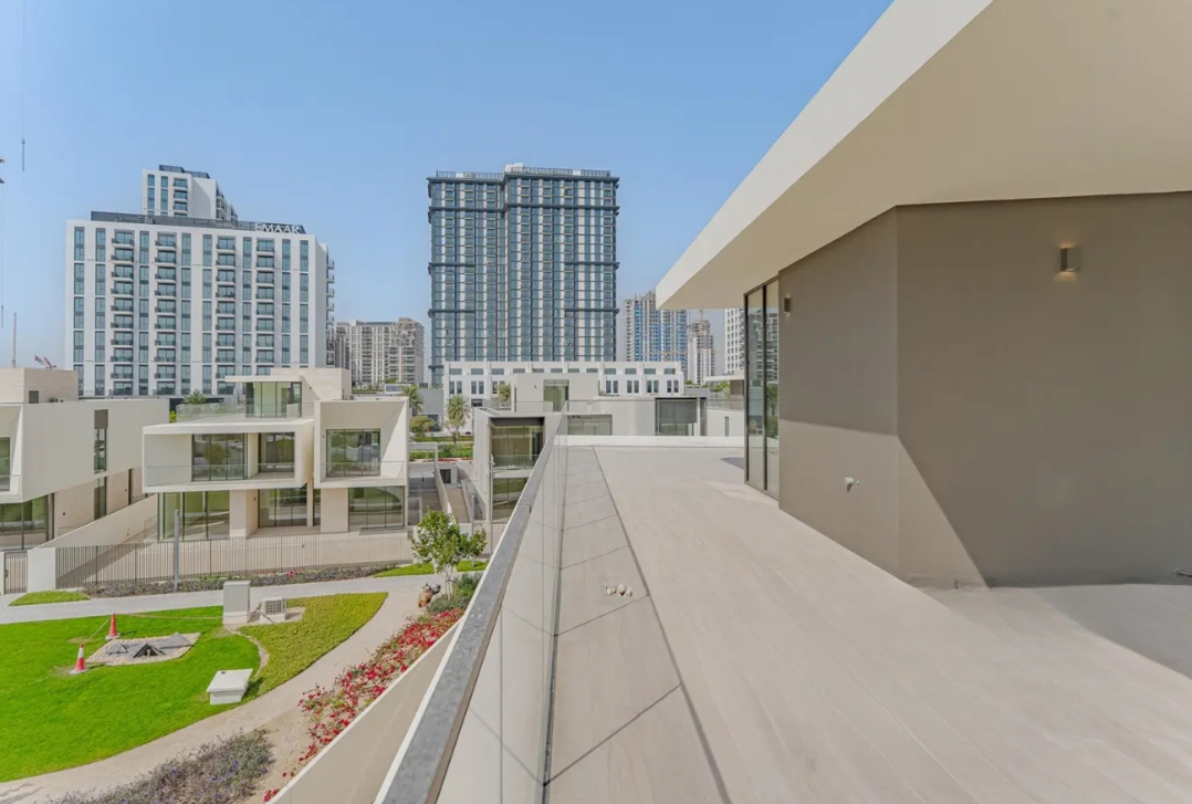 Address Hillcrest 5 bedroom resale view