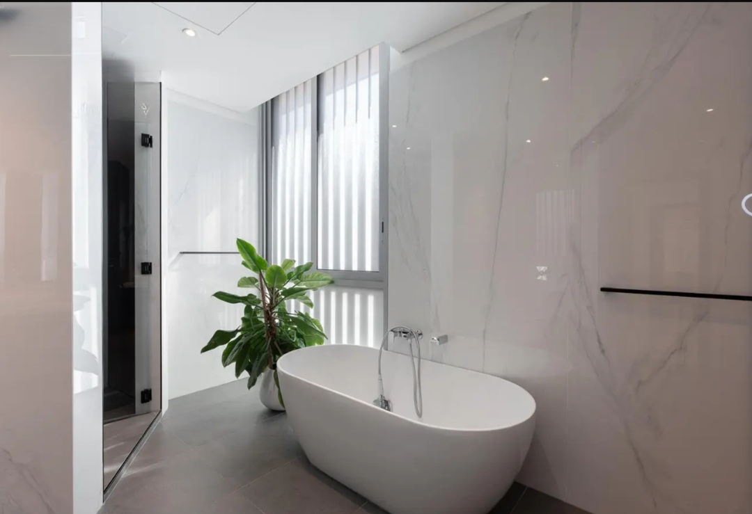 Fairway Vistas 7BR villa for sale Dubai Hills bath tub