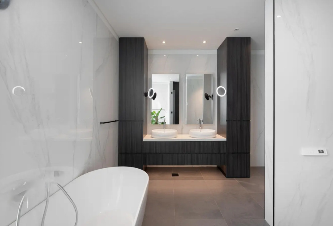 Fairway Vistas 7BR villa for sale Dubai Hillsmaster bathroom