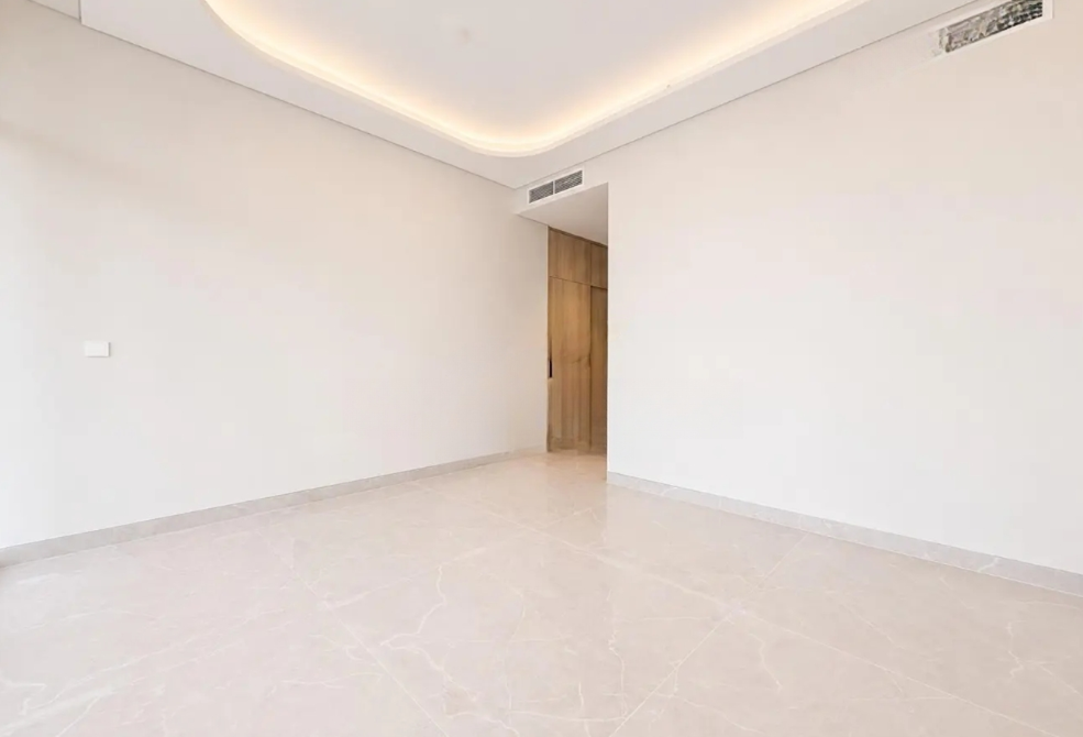 Golf Residences by Fortimo 2BR resale brand new interior