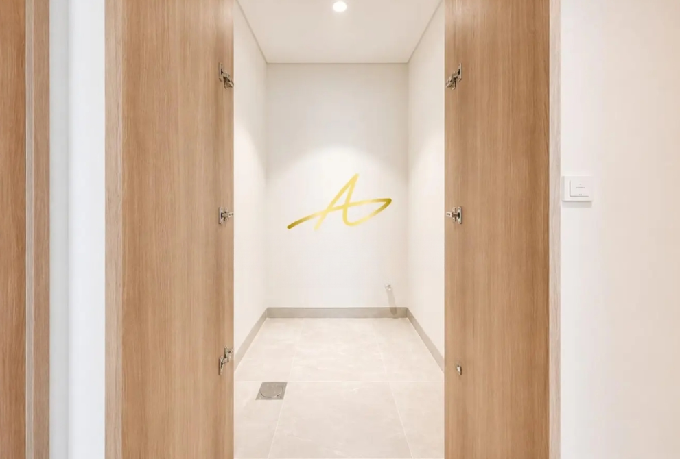 Golf Residences by Fortimo 2BR resale brand new laundry