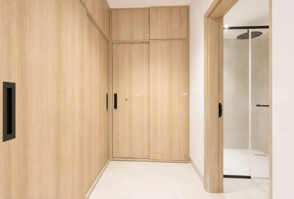 Golf Residences by Fortimo 2BR resale brand new closet