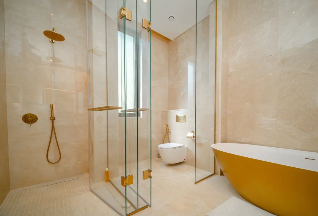 Palm Hills 5 BR villa resale park view master-bathroom