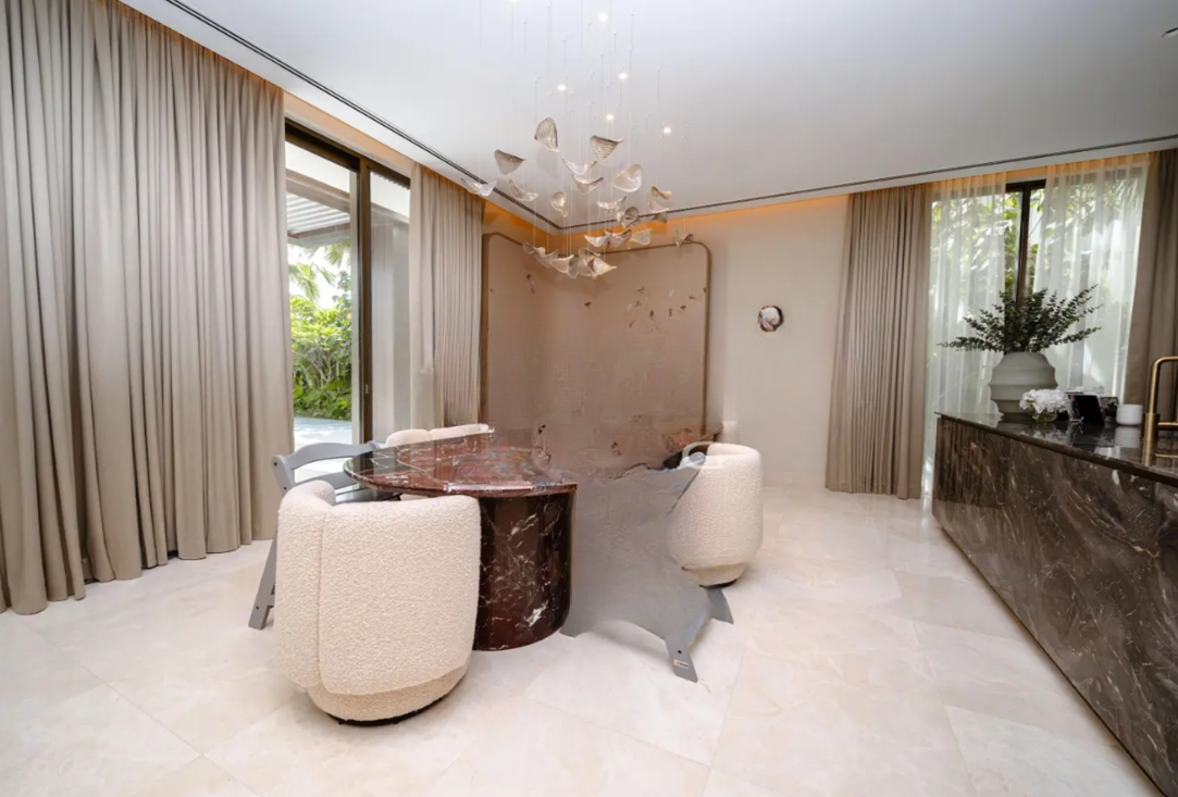 Palm Hills 5 BR villa for sale lounge