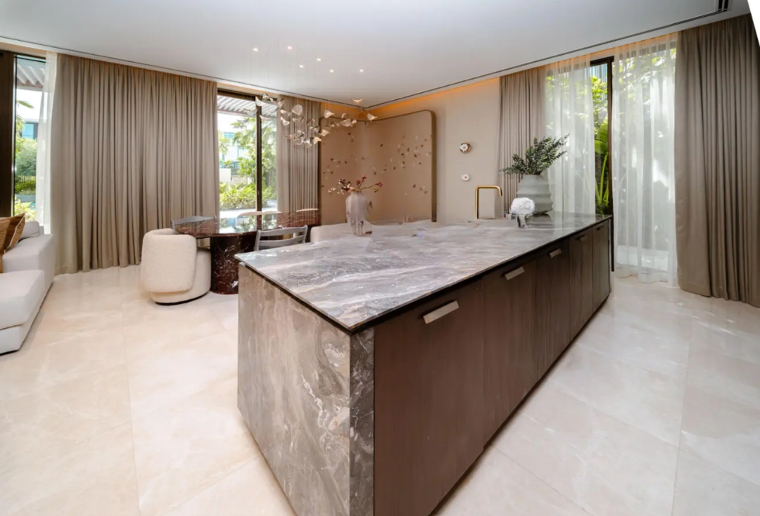 Palm Hills 5 BR villa for sale shoq kitchen