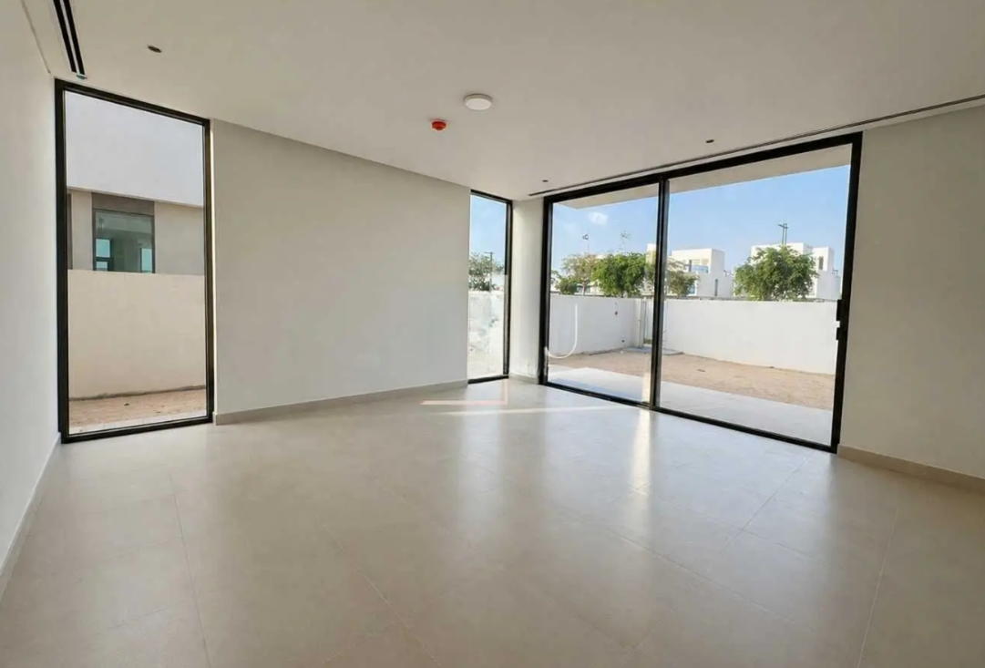 Park Gate 4BR villa resale brand new living room