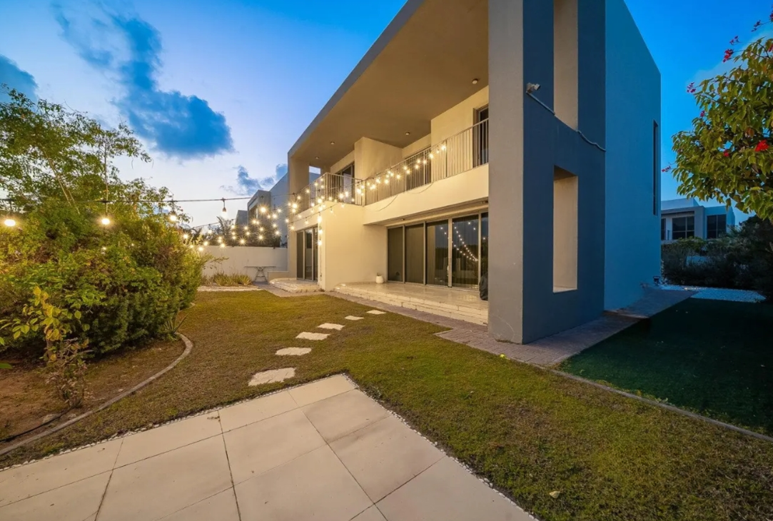Dubai Hills Estate resale elevated plot outside