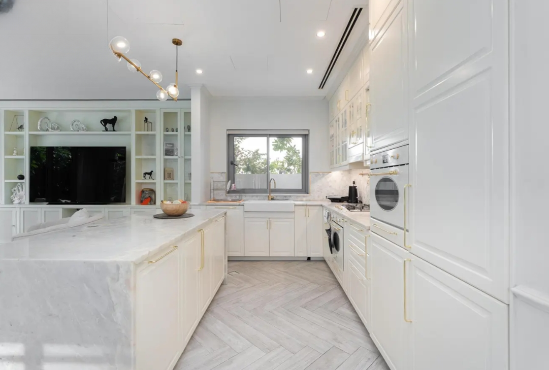 Sidra 4 bedroom corner plot villa resale Dubai Hills Estate kitchen