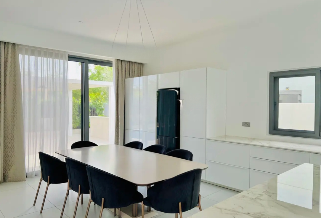 Sidra villa E5 type 5BR resale dining
