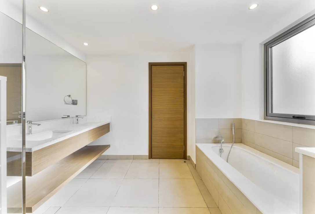 Sidra villa E master-bathroom5 type 5BR resale
