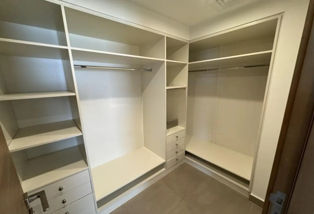 Sidra villa 4Br resale motivated seller closet