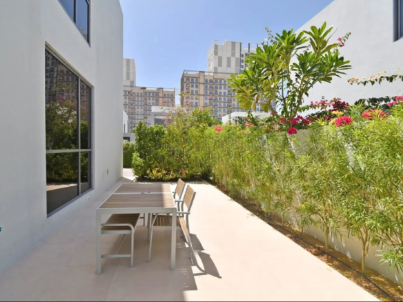 Sidra villas 3 bedroom plus maid's room resale dining area back yard