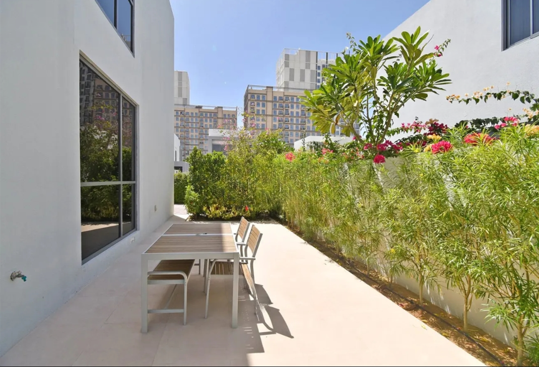 Sidra villas 3 bedroom plus maid's room resale dining area back yard