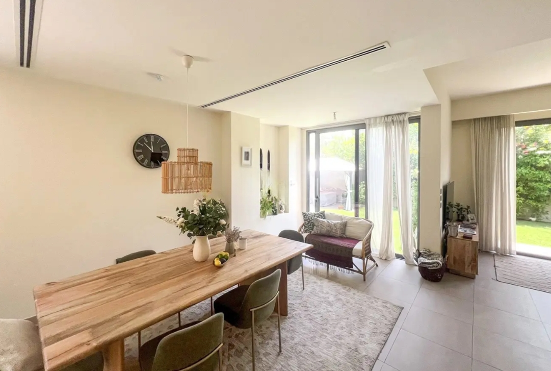Sidra villas 3 bedroom plus maid's room resale dining area