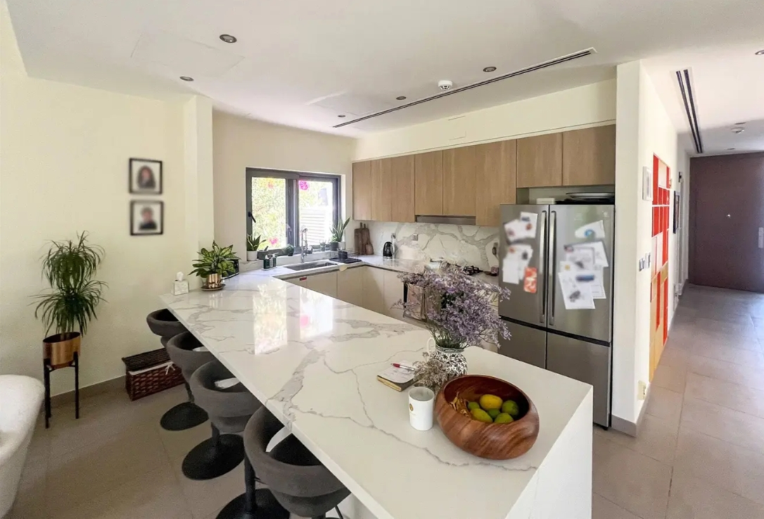 Sidra villas 3 bedroom plus maid's room resale kitchen