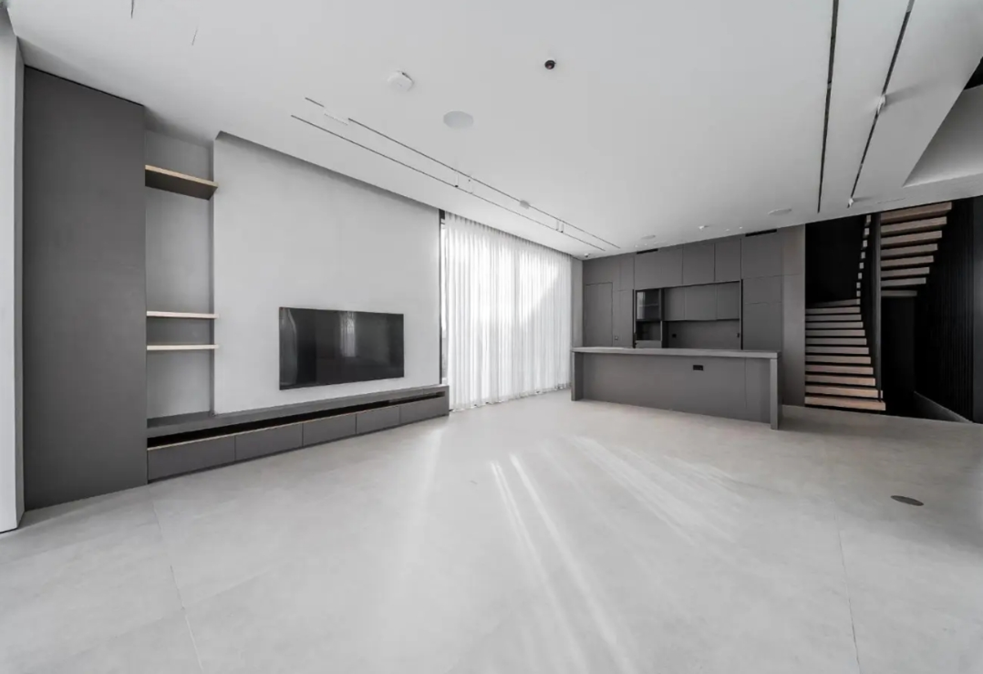 Emerald Hills custom-built modern 4 BR villa resale living-room