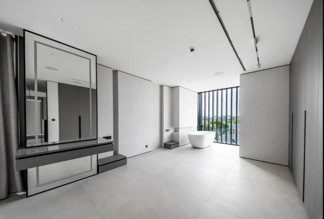 Emerald Hills custom-built modern 4 BR villa resale aster-bathroom