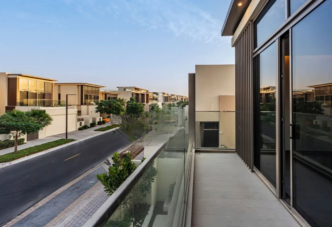 Golf place villas-resale 4 BR balcony