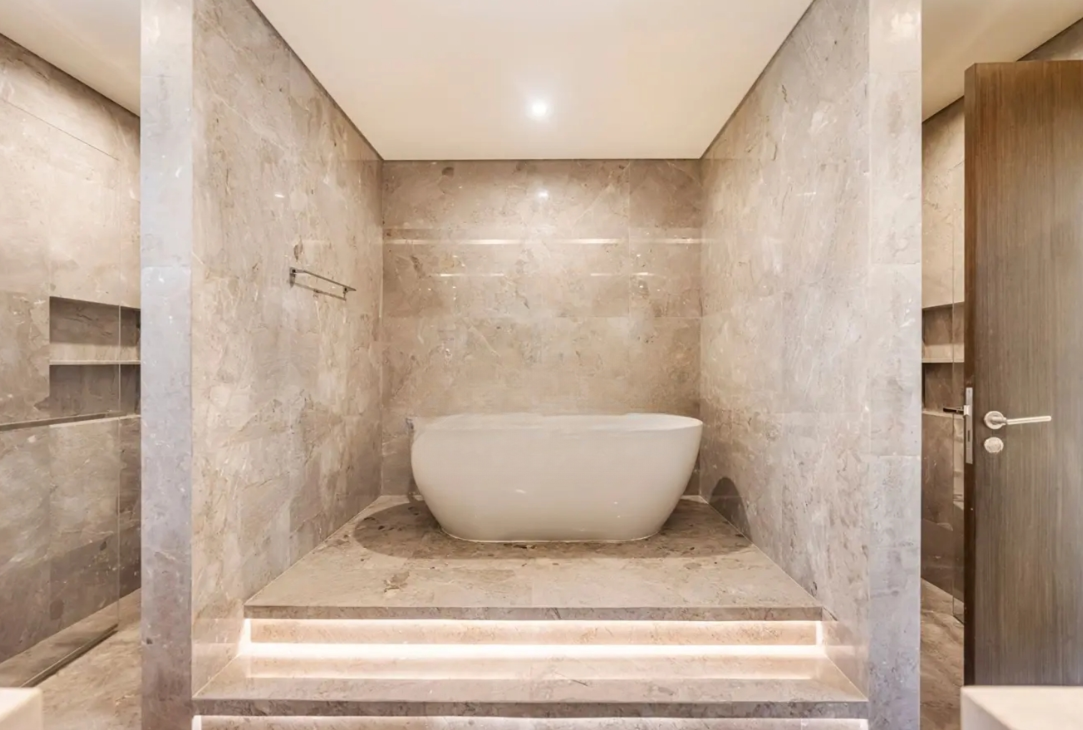 Golf place villas-resale 4 BR bath tub