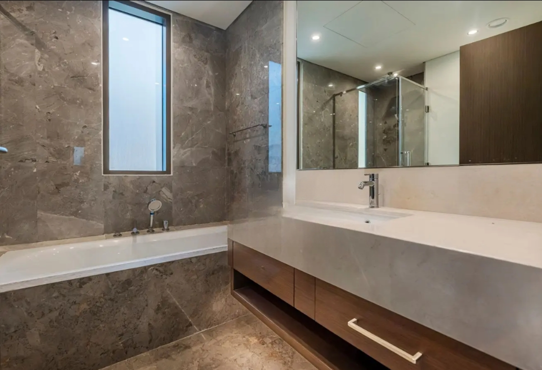 Golf place villas-resale 4 BR master-bathroom