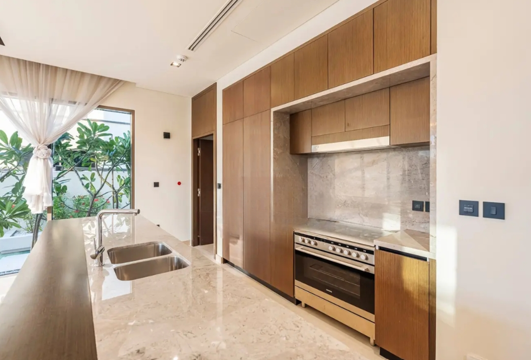 Golf place villas-resale 4 BR living room