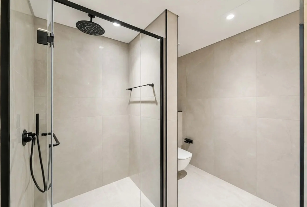 Golf Residences by-Fortimo 2BR resale brand new corner bathroom